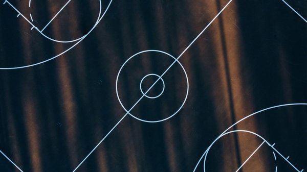 Quels sont les meilleurs moyens pour un basketteur de se préparer à un changement de poste sur le terrain?